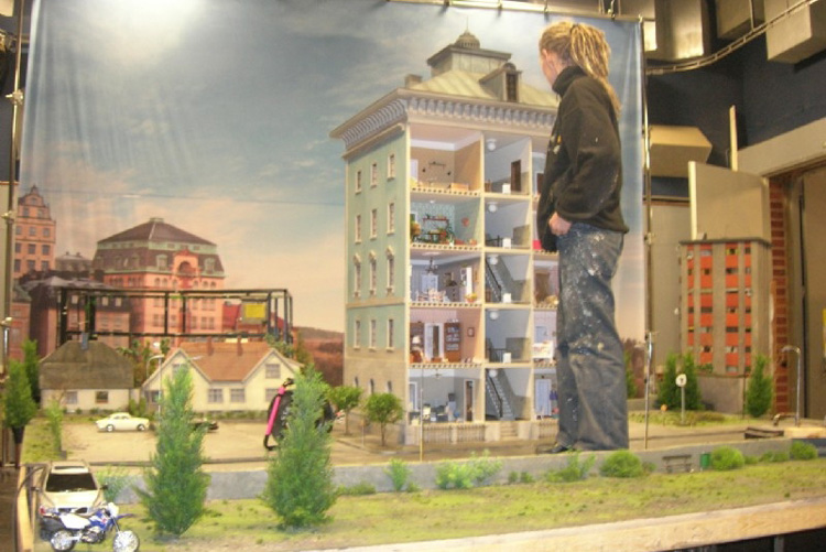 En miniatyrbyggnad som företaget har byggt