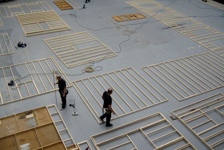 Ett bygge av en ny kuliss till filmen Mammut